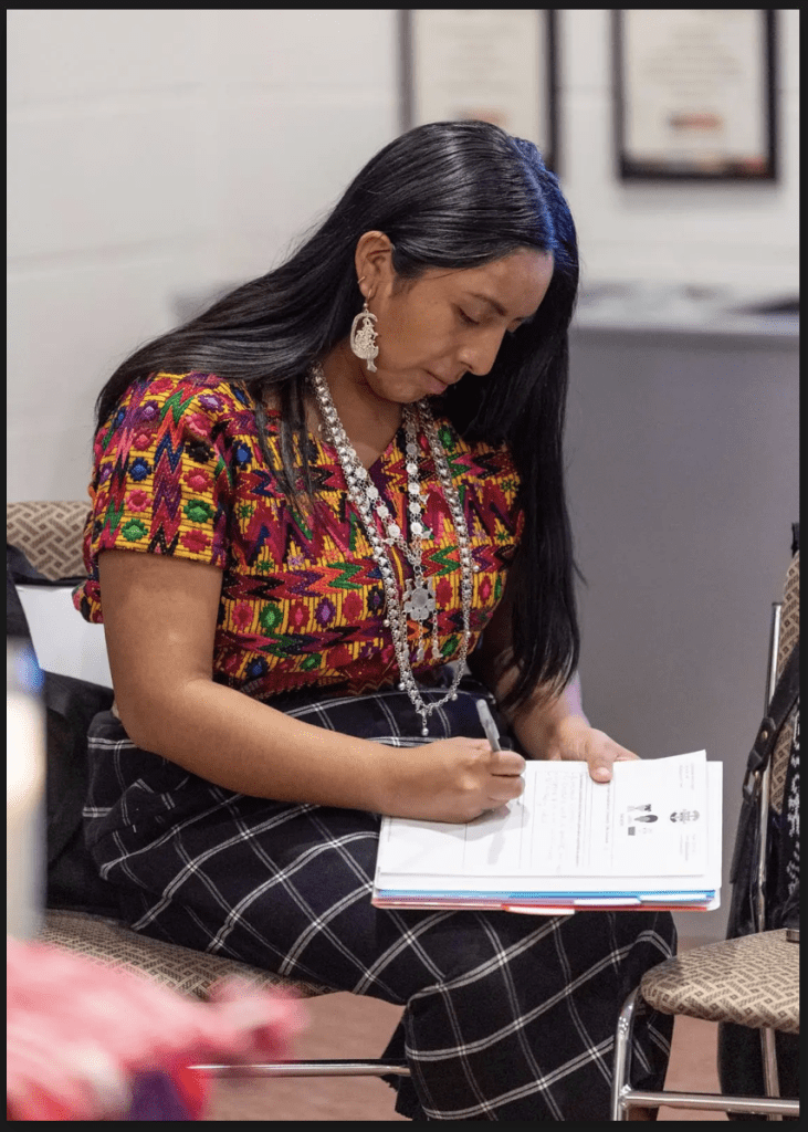 Ingrid Sub Cuc durante un proceso de formación a intérpretes de idiomas indígenas. (Foto cortesía de Ingrid Sub)